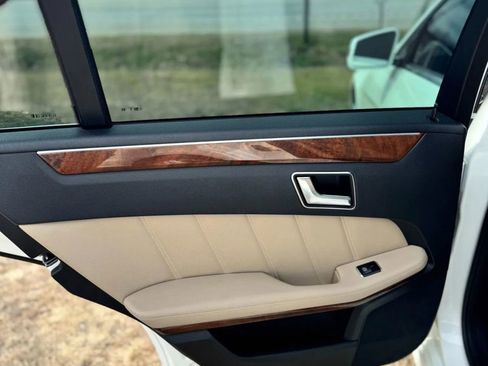 Used 2013 Mercedes-Benz E 350 4MATIC Sedan w/ Premium 1 Pkg image 9