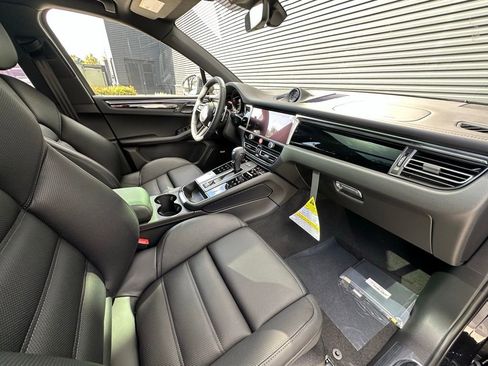 Used 2026 Porsche Macan image 38