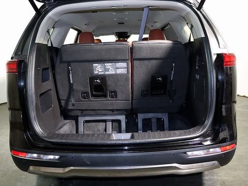 Used 2023 Kia Carnival SX image 31