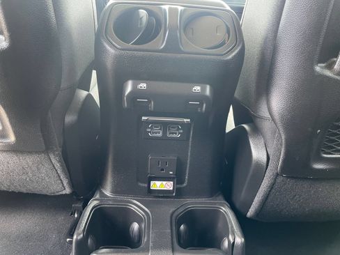 Used 2025 Jeep Wrangler Unlimited Rubicon AWD/4WD image 22