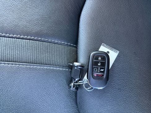 Used 2024 Honda Pilot EX-L image 9
