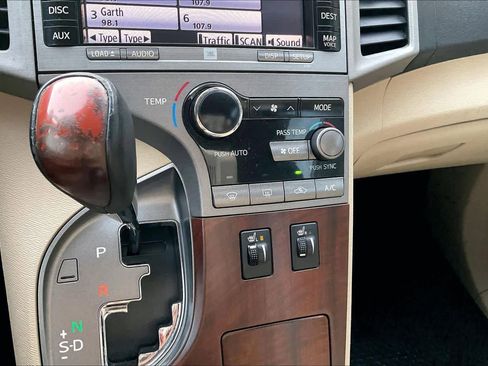 Used 2009 Toyota Venza image 32