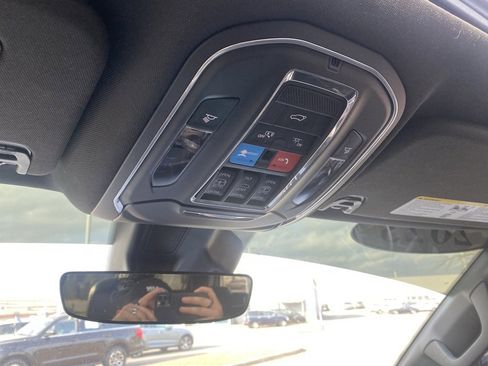 Used 2023 Jeep Wagoneer L 4WD w/ Premium Group I image 25