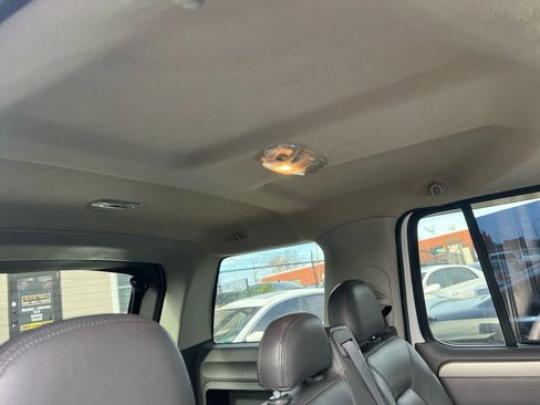 Used 2003 Ford Explorer XLT image 9