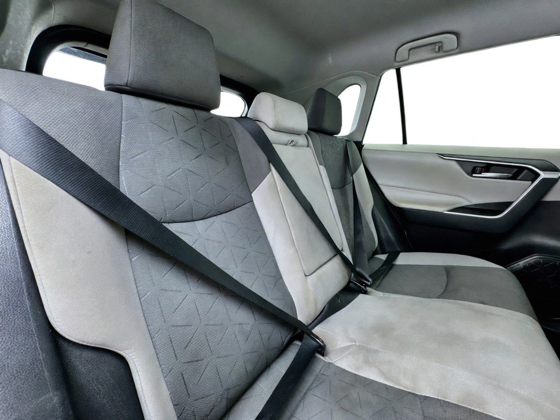 Used 2021 Toyota RAV4 XLE w/ Carpet Mat Package (TMS) FWD image 18