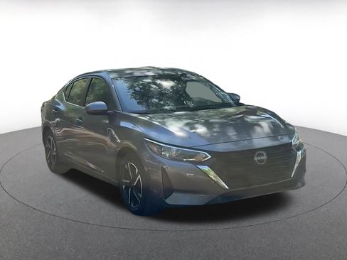 Used 2025 Nissan Sentra SV image 3