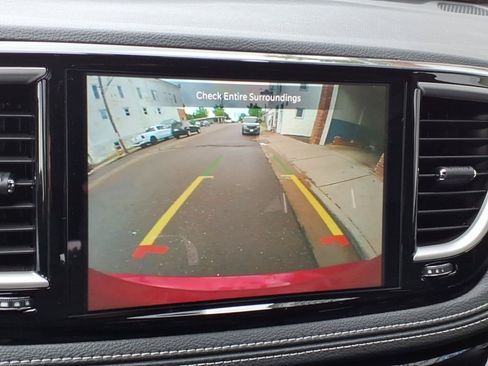 New 2027 Chrysler Pacifica Select w/ Family Tech Group AWD/4WD image 10