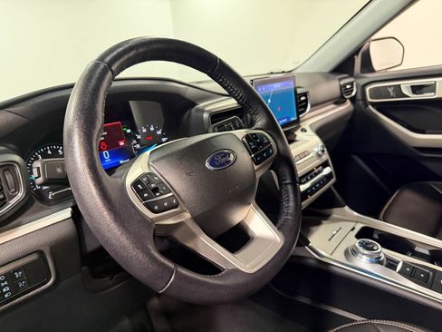 Used 2023 Ford Explorer XLT w/ Equipment Group 202A AWD/4WD image 76