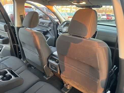 Certified 2025 Nissan Pathfinder SV image 17