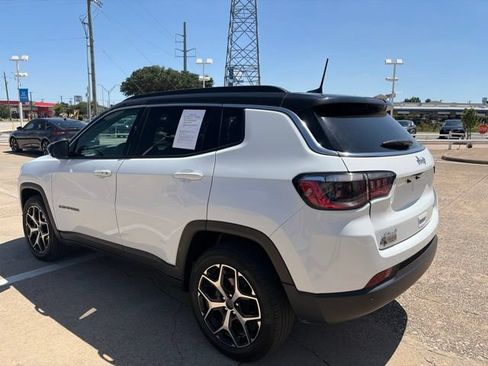 Used 2025 Jeep Compass Limited AWD/4WD image 4