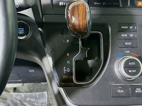 Used 2016 Toyota Sienna Limited FWD image 19