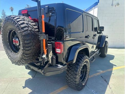 Used 2016 Jeep Wrangler Unlimited Rubicon w/ Connectivity Group AWD/4WD image 9
