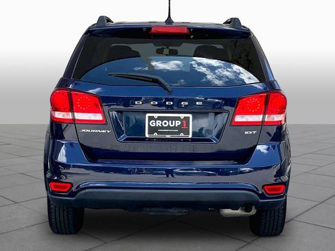 Used 2018 Dodge Journey SXT w/ Connectivity Group FWD image 5