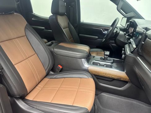 Used 2023 Chevrolet Silverado 1500 High Country w/ High Country Premium Package AWD/4WD image 23