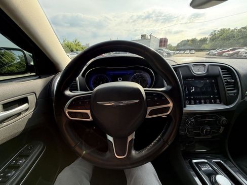 Used 2019 Chrysler 300 Touring w/ Sport Appearance Package AWD/4WD image 15