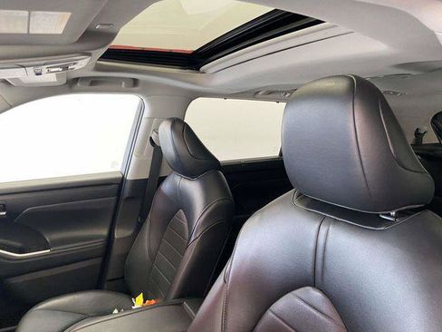 Certified 2022 Toyota Highlander XLE image 14