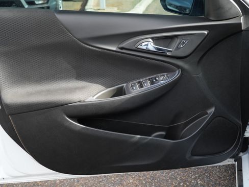 Used 2025 Chevrolet Malibu RS FWD image 9