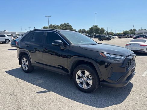 Used 2025 Toyota RAV4 XLE FWD image 3