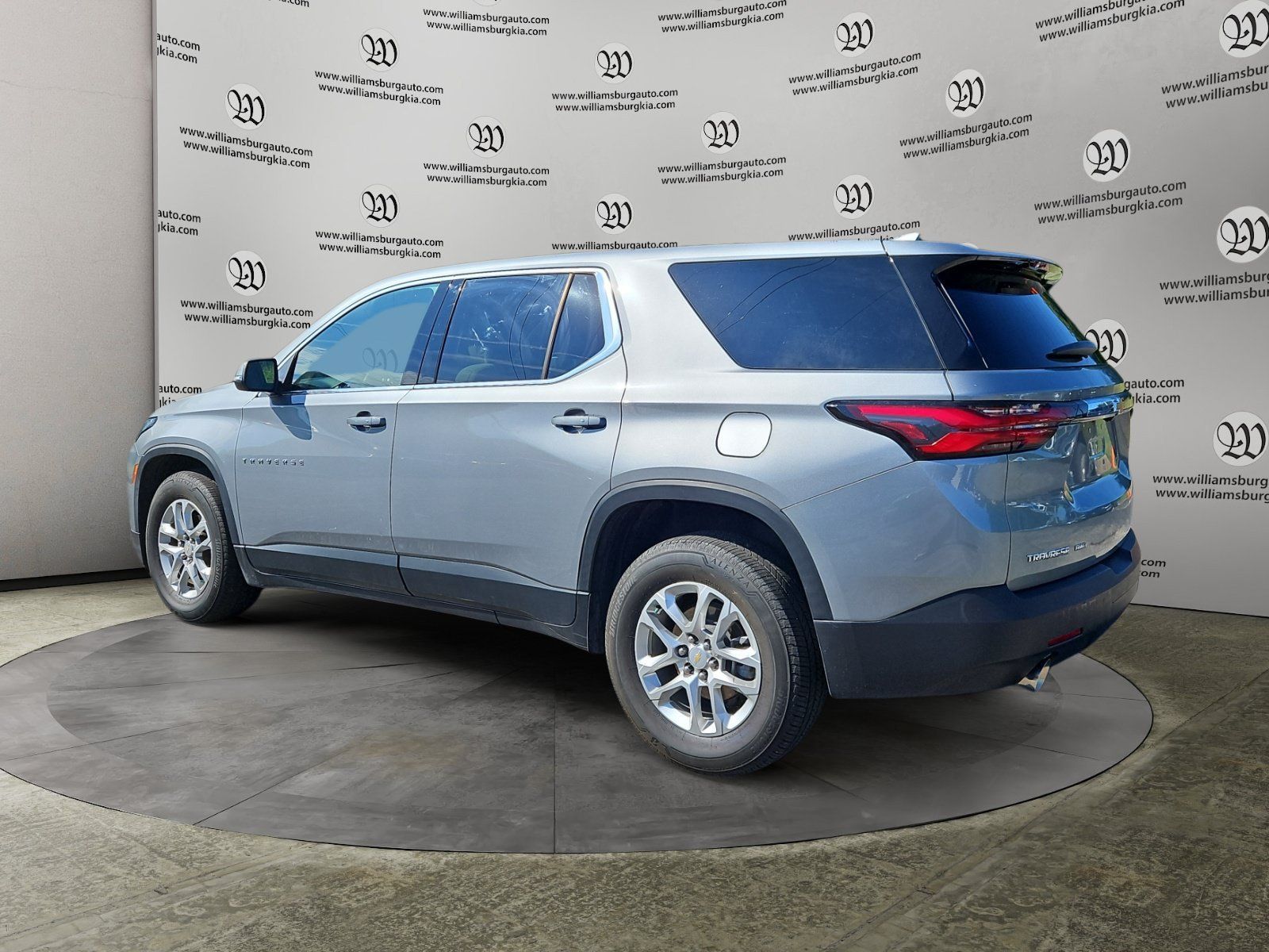 Used 2023 Chevrolet Traverse LS w/ Safety Package AWD/4WD image 3