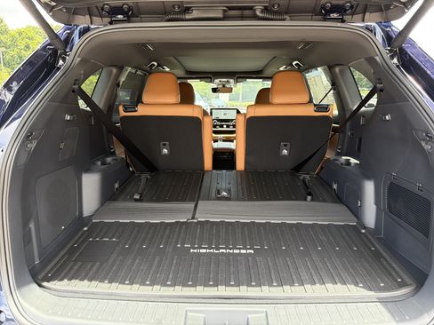 New 2026 Toyota Highlander Platinum AWD/4WD image 18