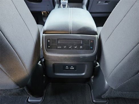 Used 2022 Nissan Pathfinder SV w/ SV Premium Package image 10