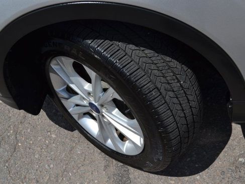 Used 2017 Ford Escape SE image 36