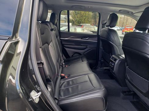 Used 2023 Jeep Grand Cherokee Limited image 22