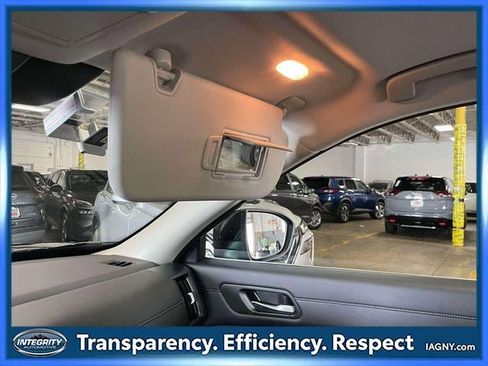 Used 2025 Nissan Pathfinder SL AWD/4WD image 33