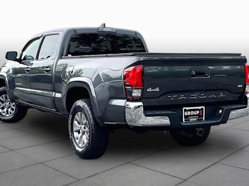 Used 2018 Toyota Tacoma SR5 AWD/4WD image 12