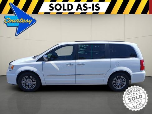 Used 2014 Chrysler Town & Country Touring-L w/ Driver Convenience Group FWD image 4