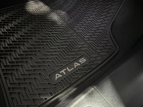 Certified 2020 Volkswagen Atlas Cross Sport SE w/ Panoramic Sunroof Package image 40