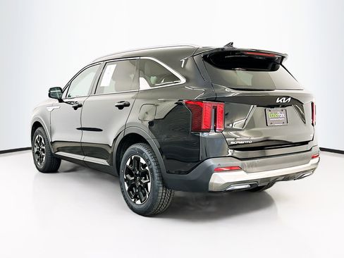 Used 2024 Kia Sorento S image 5