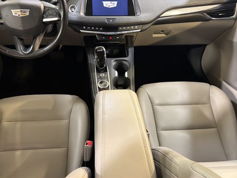 Used 2021 Cadillac XT4 Luxury w/ Driver Awareness Package FWD image 16