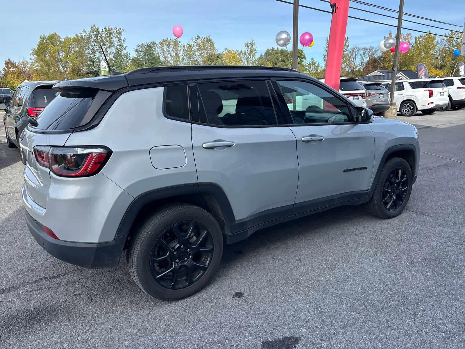 Used 2024 Jeep Compass Latitude w/ Convenience Group AWD/4WD image 4