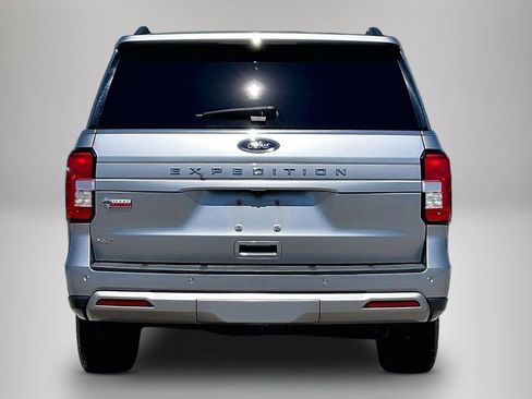 Certified 2022 Ford Expedition XLT RWD image 6