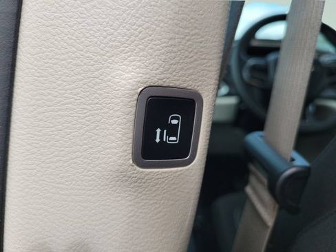 Used 2023 Chrysler Voyager LX FWD image 25