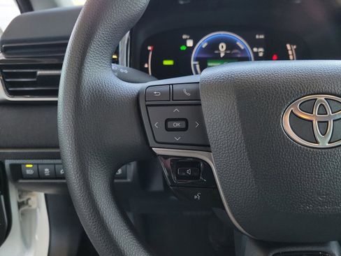 Used 2025 Toyota Camry LE image 12