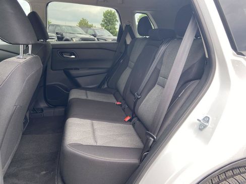 Used 2025 Nissan Rogue SV AWD/4WD image 16