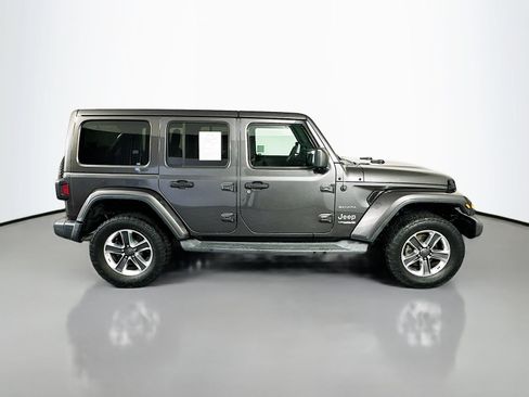 Used 2019 Jeep Wrangler Unlimited Sahara AWD/4WD image 8