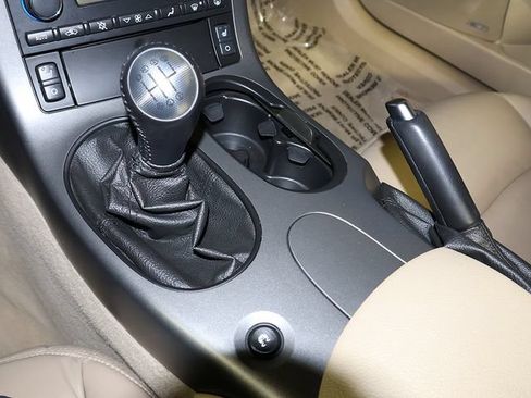 Used 2006 Chevrolet Corvette Convertible w/ Preferred Equipment Group RWD image 18