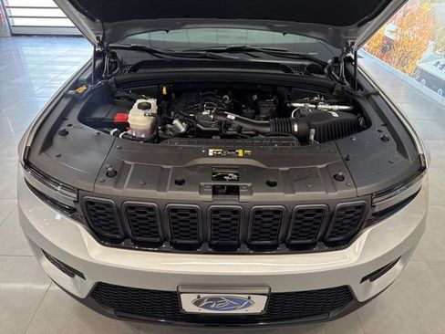 Used 2024 Jeep Grand Cherokee Limited w/ Black Appearance Package AWD/4WD image 60