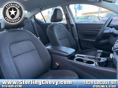 Used 2024 Nissan Altima 2.5 SV image 17