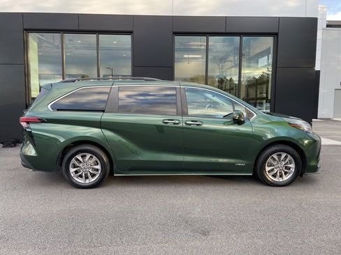 Used 2021 Toyota Sienna XLE image 5