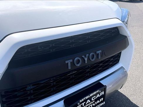 Used 2017 Toyota 4Runner TRD Off-Road AWD/4WD image 26