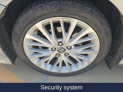 Used 2018 Toyota Camry XLE FWD image 14
