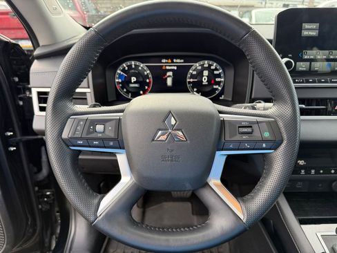 Used 2024 Mitsubishi Outlander SE image 15