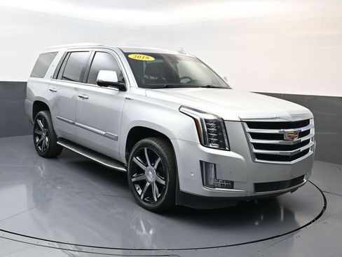 Used 2018 Cadillac Escalade Luxury image 1