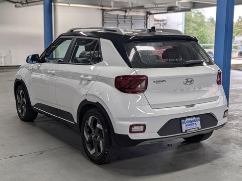 Used 2022 Hyundai Venue Limited image 5