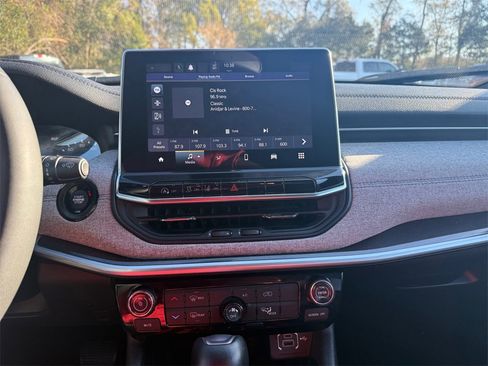 Certified 2024 Jeep Compass Latitude image 24