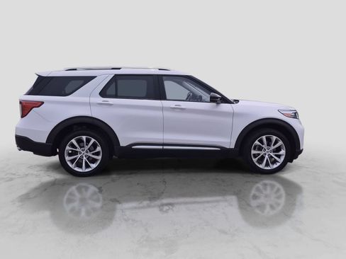 Used 2023 Ford Explorer Platinum w/ Technology Package AWD/4WD image 9